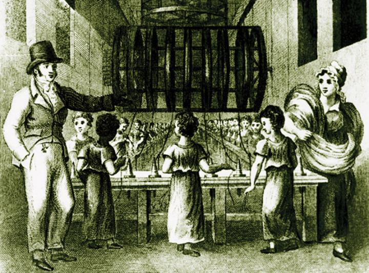 英國在工業化早期，大量招聘婦女及兒童在煤礦及紡織廠為廉價勞工，及至1881年，國會通過法案，保障5至10歲的兒童，接受強制教育。
