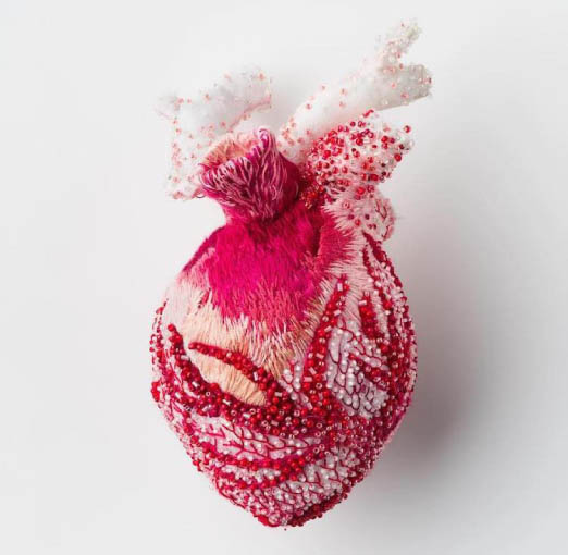 心臟雕塑為女性發聲